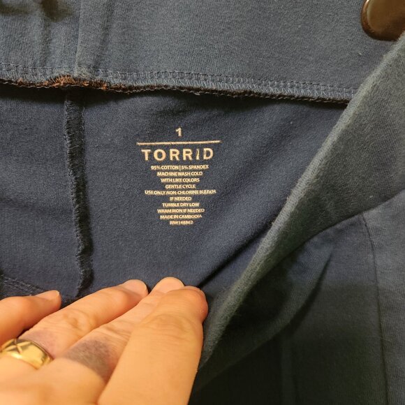 Torrid Crop leggings - Picture 2 of 3